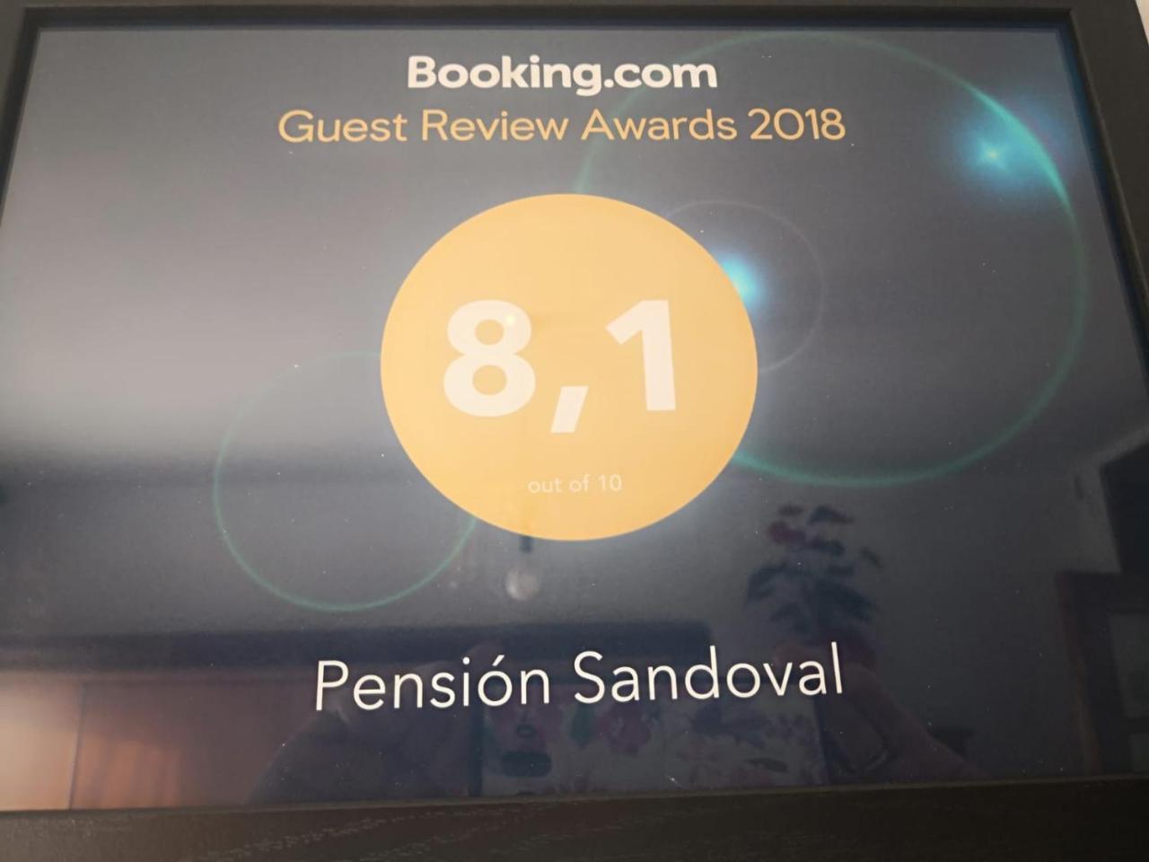 Pension Sandoval Леон Екстериор снимка