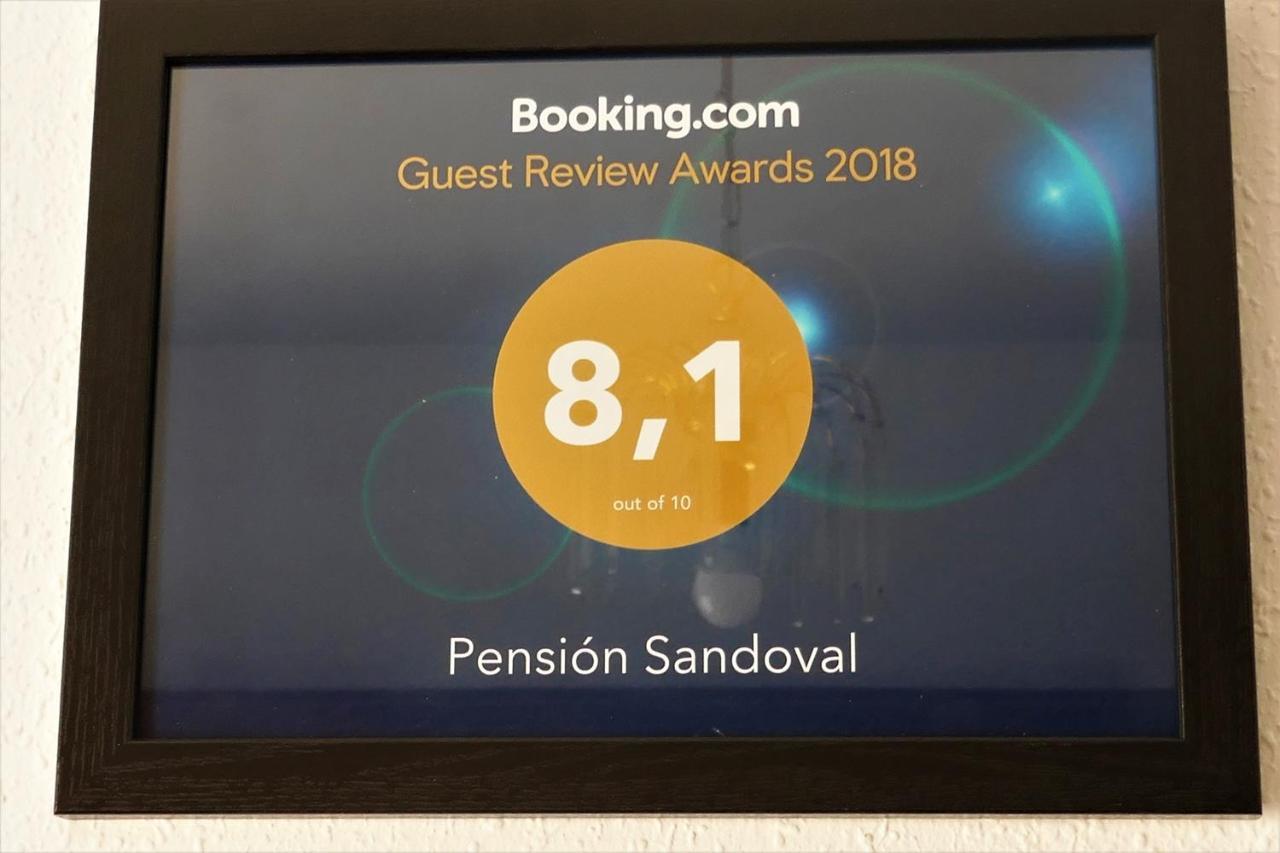 Pension Sandoval Леон Екстериор снимка